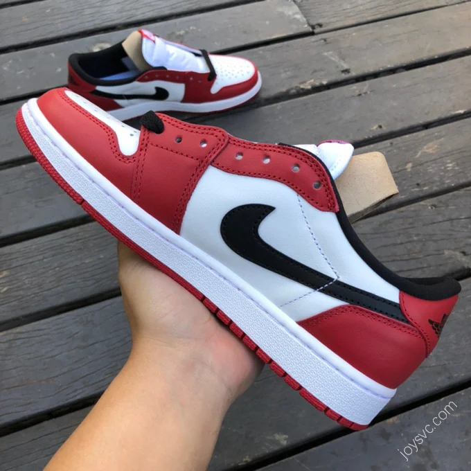 Air Jordan 1 Chicago Low Low-Top Sneaker 705329-600