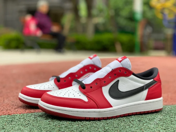Air Jordan 1 Chicago Low Low-Top Sneaker 705329-600