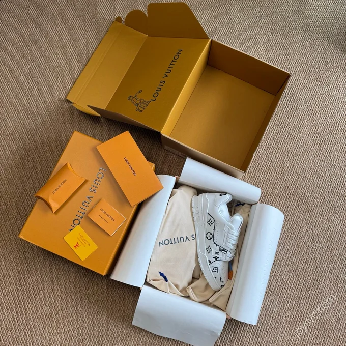 LV Trainer White Grained Leather Black Logo New Packaging