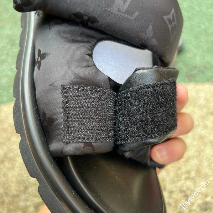 LOUIS VUITTON Pool Pillow Comfort Slides Black