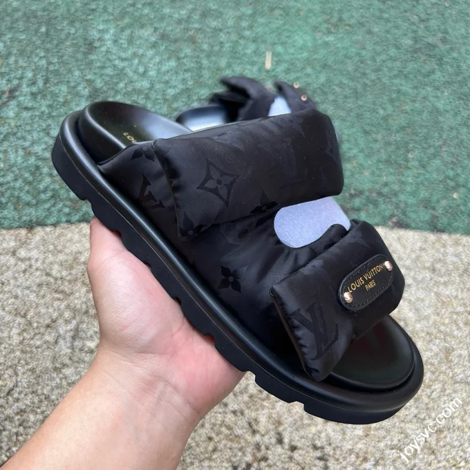 LOUIS VUITTON Pool Pillow Comfort Slides Black