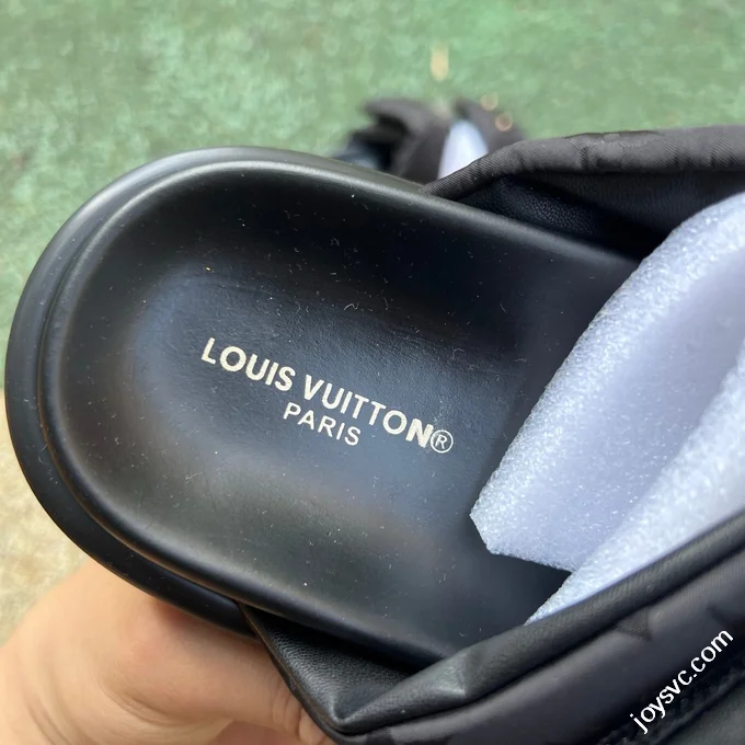 LOUIS VUITTON Pool Pillow Comfort Slides Black
