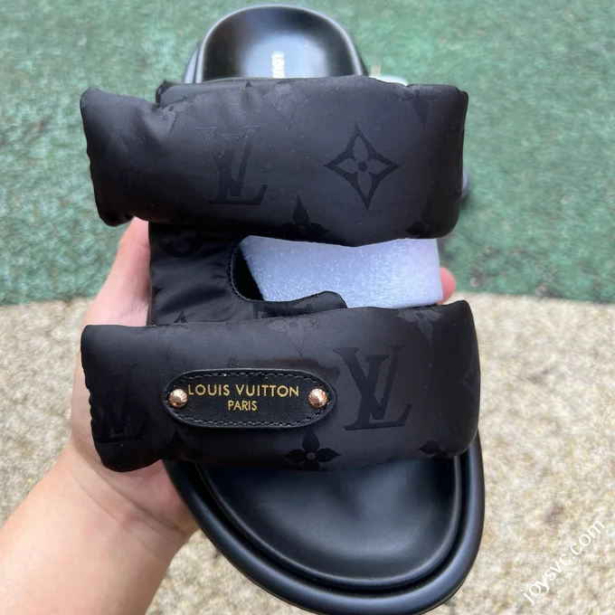 LOUIS VUITTON Pool Pillow Comfort Slides Black