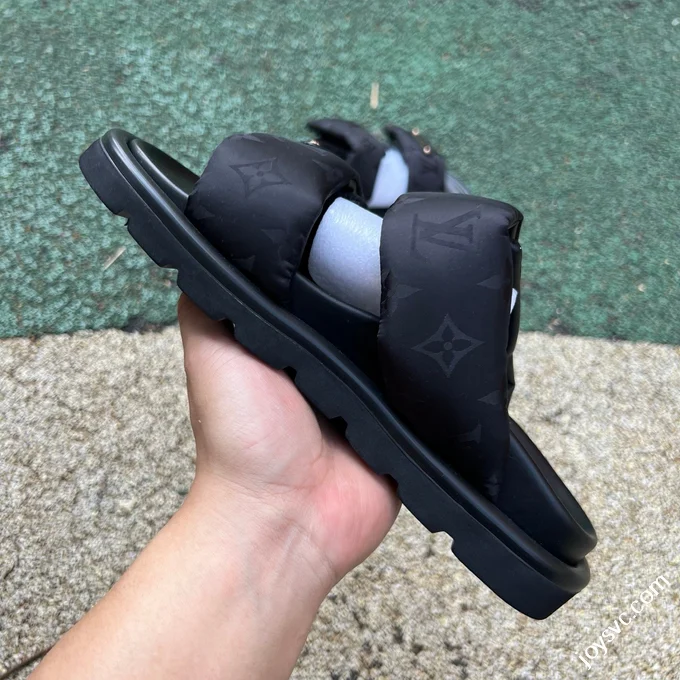 LOUIS VUITTON Pool Pillow Comfort Slides Black