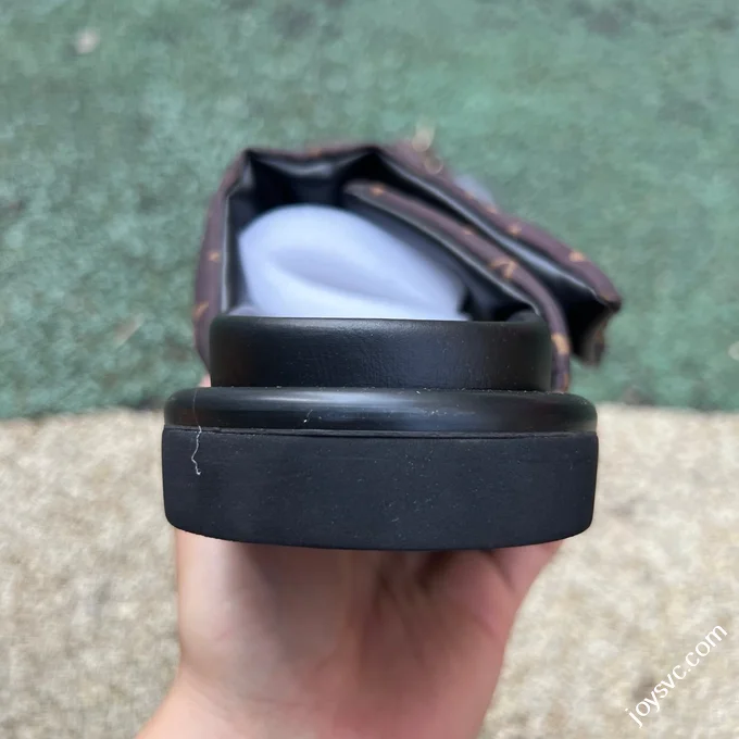 LOUIS VUITTON Pool Pillow Comfort Slides Brown