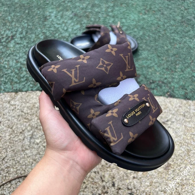 LOUIS VUITTON Pool Pillow Comfort Slides Brown