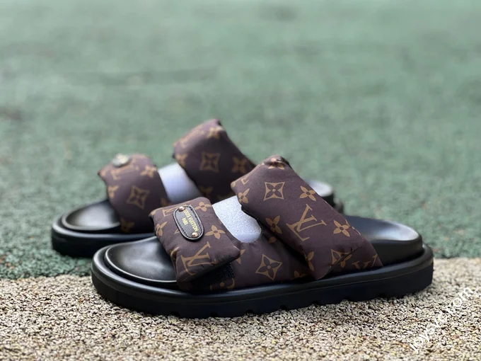 LOUIS VUITTON Pool Pillow Comfort Slides Brown