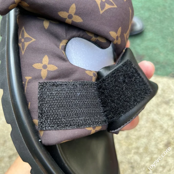 LOUIS VUITTON Pool Pillow Comfort Slides Brown
