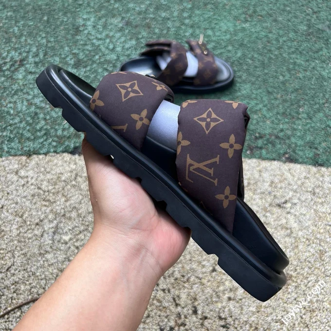 LOUIS VUITTON Pool Pillow Comfort Slides Brown