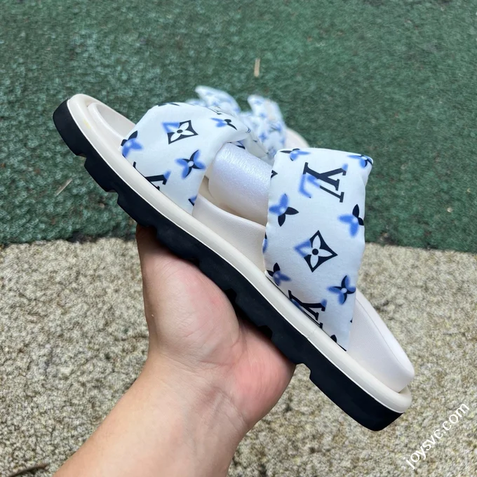LOUIS VUITTON Pool Pillow Comfort Slides White Blue