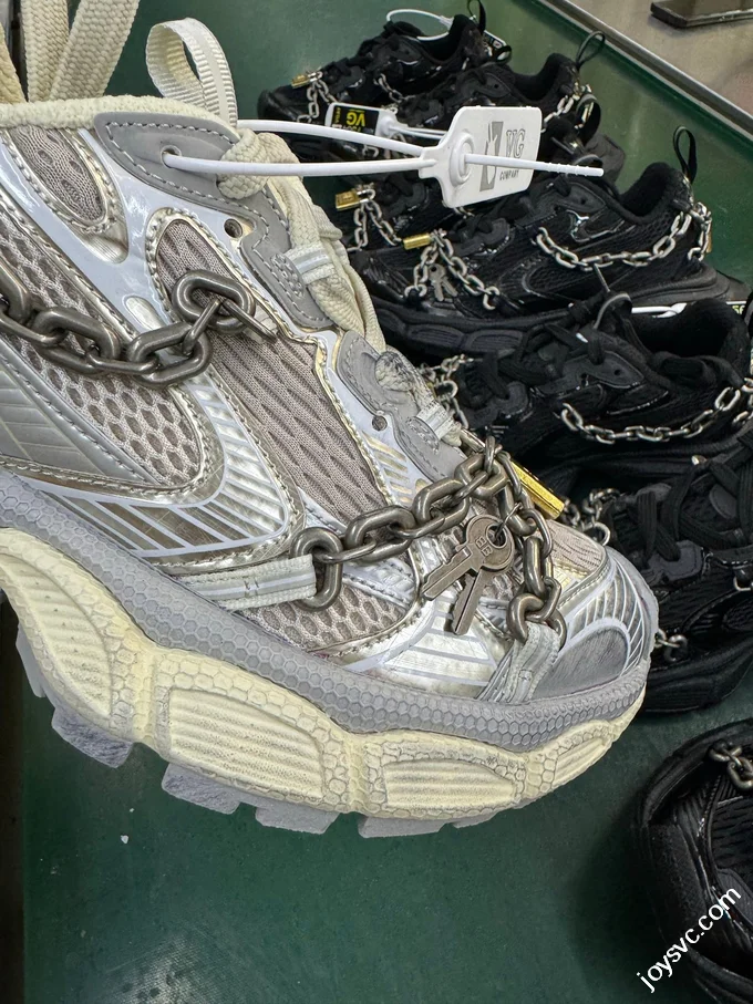 VG Pure Original Balenciaga Phantom Sneaker 3XL Light Beige Chain Lock W3XPL1882