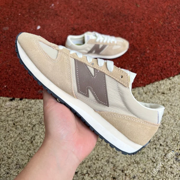 NB471AI Beige Brown Sneakers