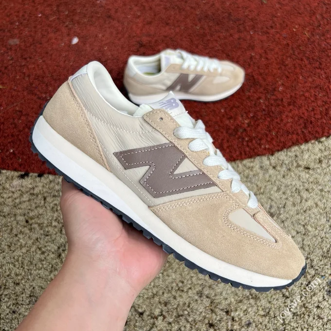 NB471AI Beige Brown Sneakers