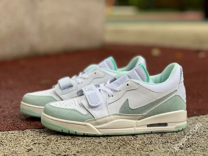 AJ312 White Green Low Top Sneakers Fq7827-103