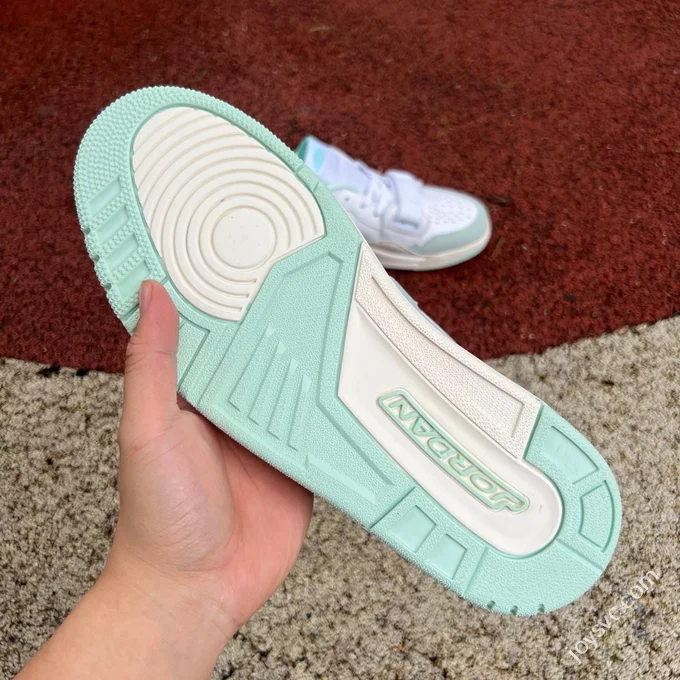AJ312 White Green Low Top Sneakers Fq7827-103