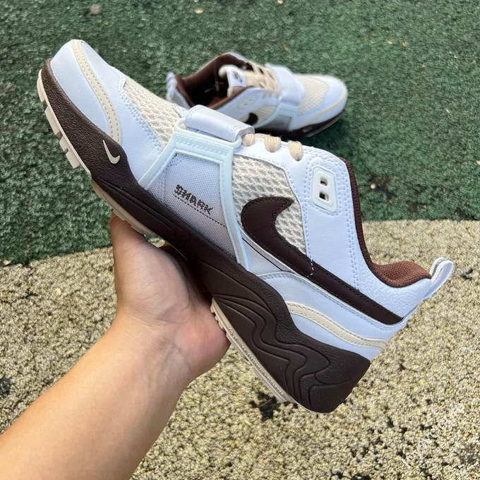 Pure Original Travis Scott x Nike ZOOM Field JAXX White Light Chocolate