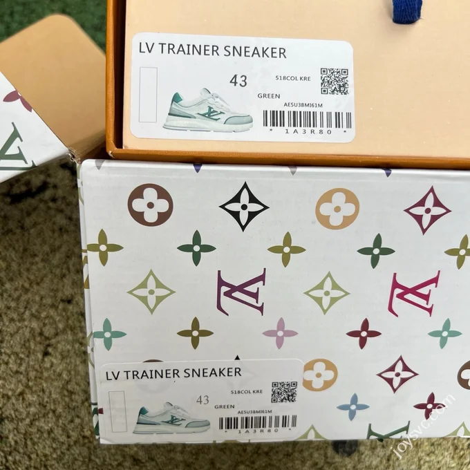 LOUIS VUITTON Classic LV White Grey Green Sneakers