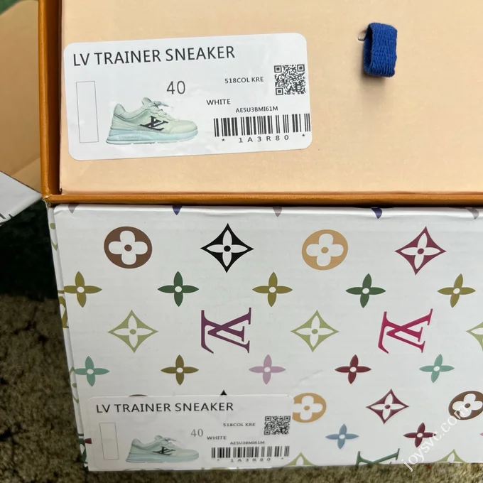 LOUIS VUITTON Classic LV White Black Sneakers