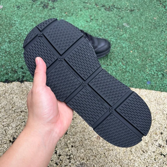 LOUIS VUITTON Classic LV Black Sneakers
