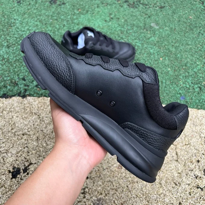 LOUIS VUITTON Classic LV Black Sneakers