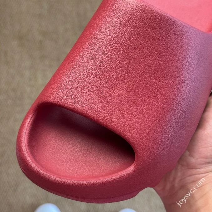 Yeezy Slides Burgundy (Matte) ID5988