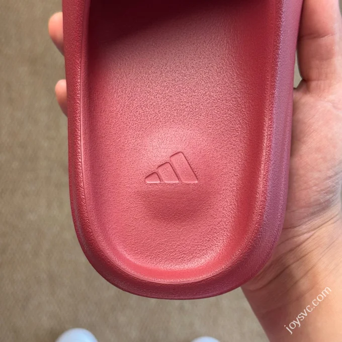 Yeezy Slides Burgundy (Matte) ID5988