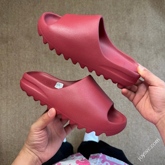 Yeezy Slides Burgundy (Matte) ID5988