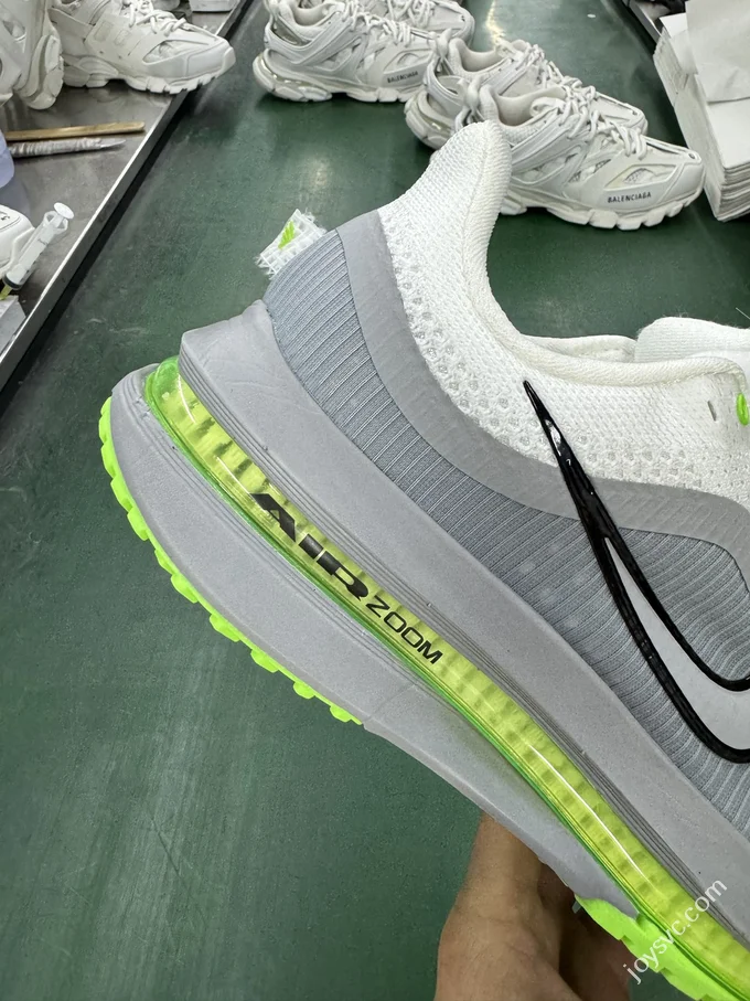 Nike Pegasus Premium Full-Length Air Cushion Running Shoes HQ2593-009
