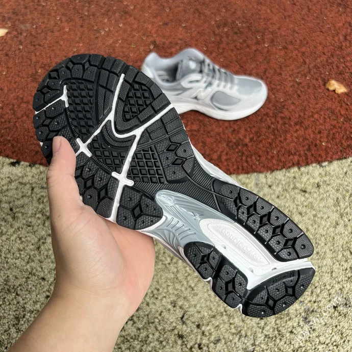 NB2002RST Grey Sneakers