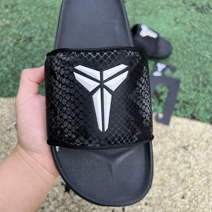 Nike Kobe Offcourt Slides Black IF2870-100