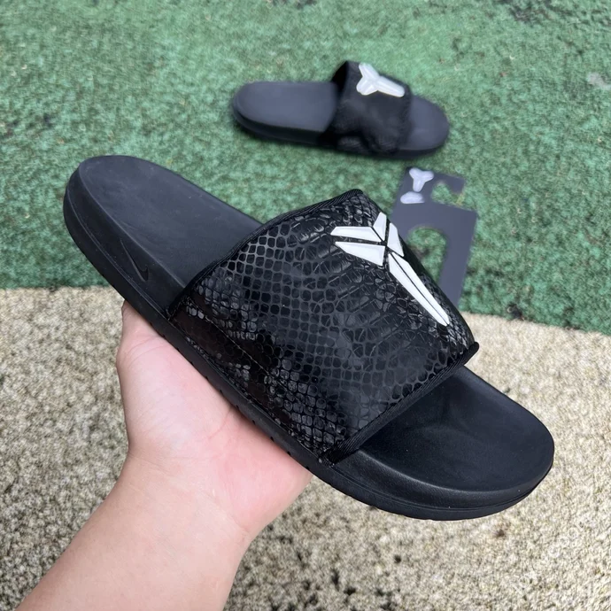 Nike Kobe Offcourt Slides Black IF2870-100