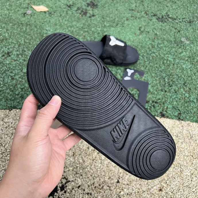 Nike Kobe Offcourt Slides Black IF2870-100