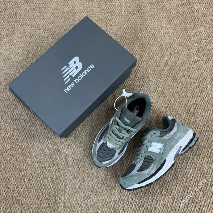 NB2002R Green Sneakers M2002RG1