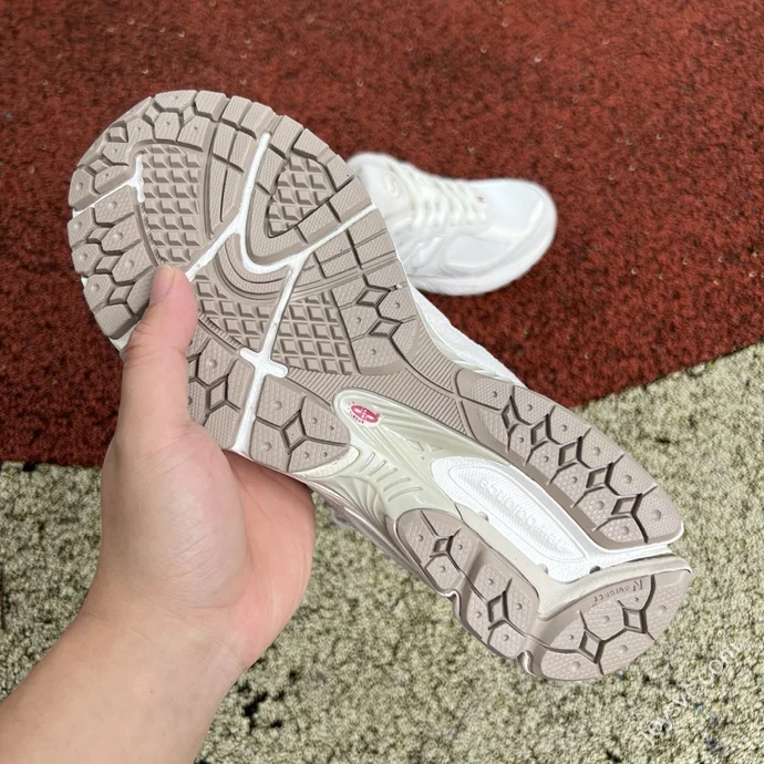 Pure Original NB2002RHX Beige Sneakers