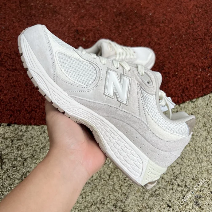 Pure Original NB2002RHX Beige Sneakers