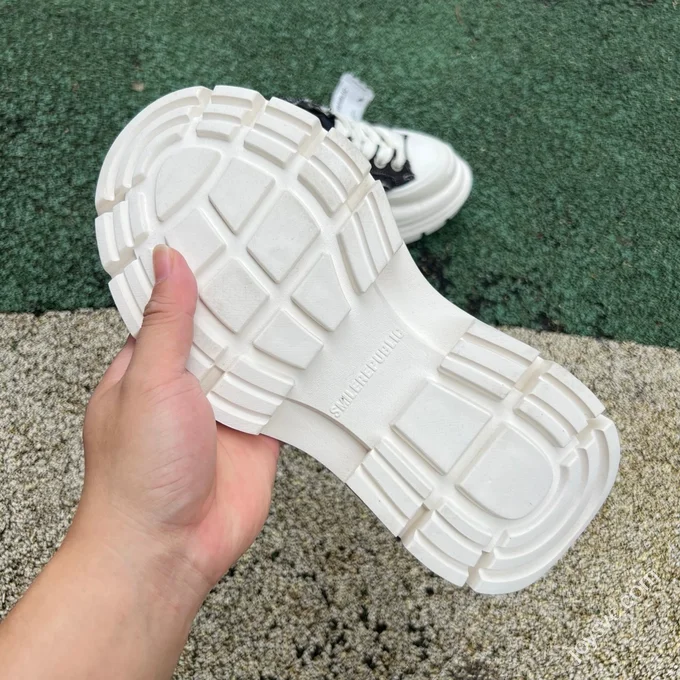 SMILEREPUBLIC Dad Shoes Black White