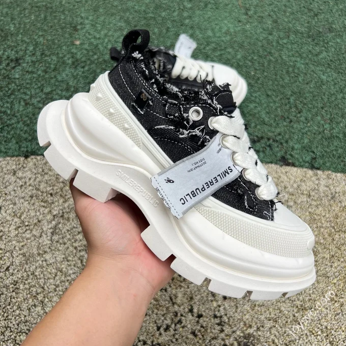 SMILEREPUBLIC Dad Shoes Black White