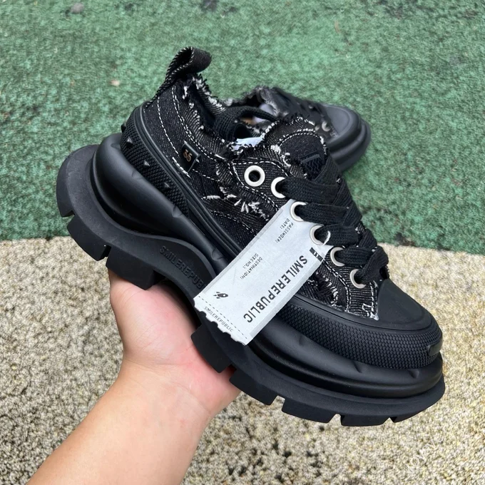 SMILEREPUBLIC Dad Shoes Black