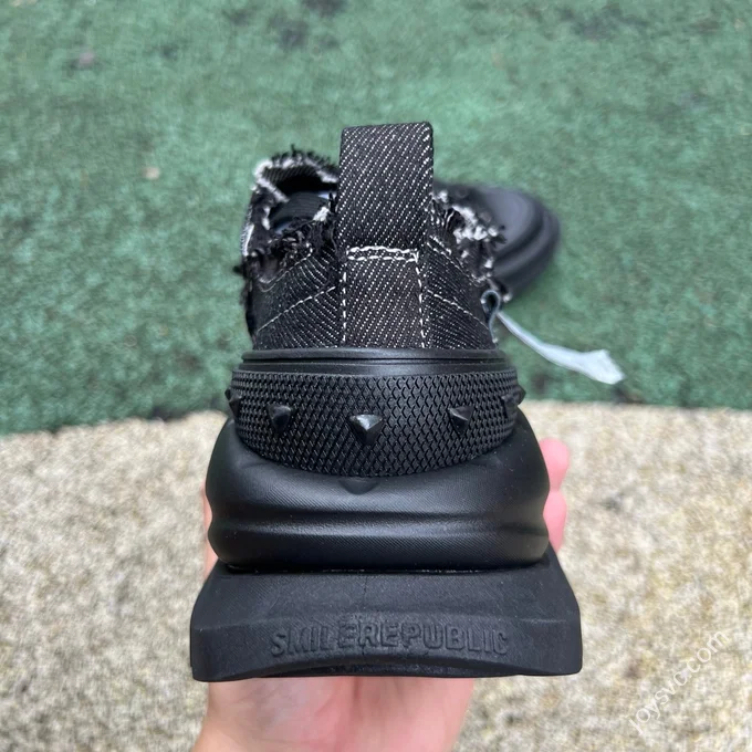 SMILEREPUBLIC Dad Shoes Black