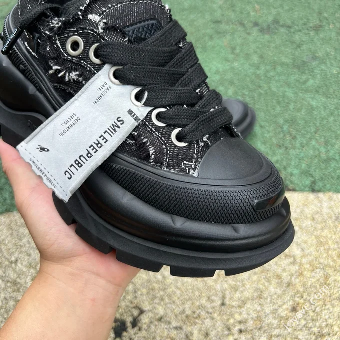 SMILEREPUBLIC Dad Shoes Black