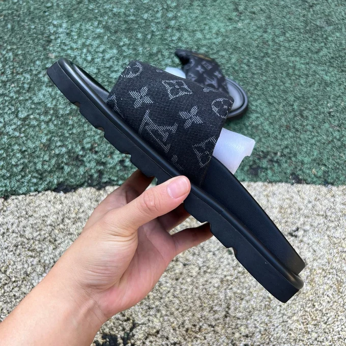 LV Slides Black LOUIS VUITTON Pool Pillow Comfort