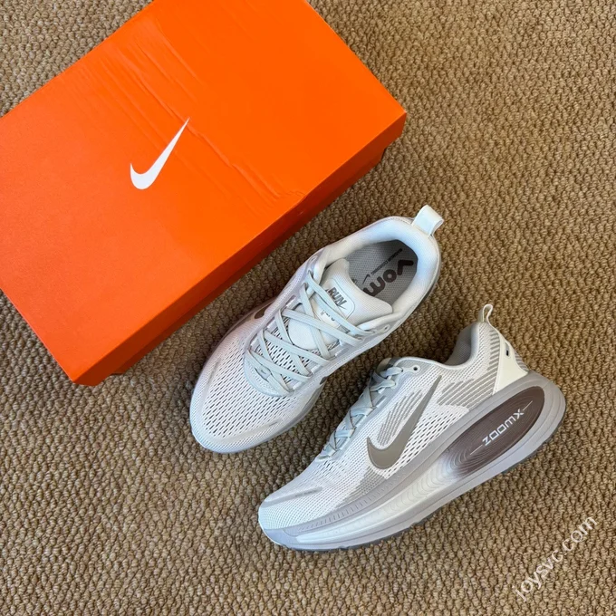 Nike Vomero 18 Marathon Running Shoes Brown HM6804-003