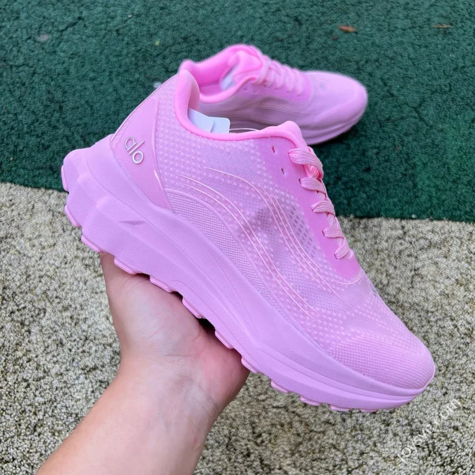 Alo Yoga Runner Low Sneaker Alo Pink