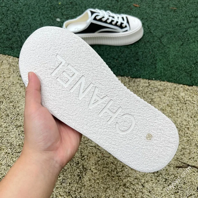 Chanel Half-Slipper Black White