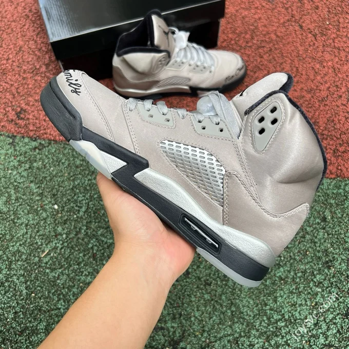 AJ5 Silver Grey Wings IO2038-001