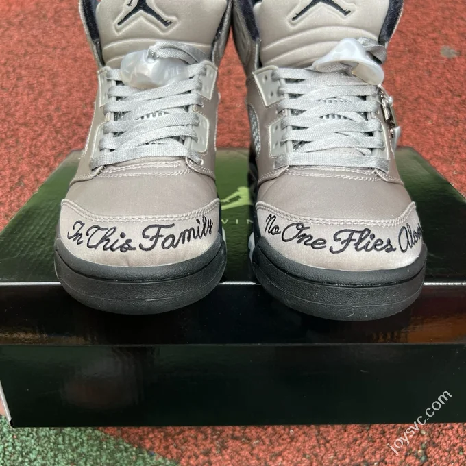 AJ5 Silver Grey Wings IO2038-001