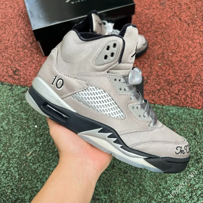 AJ5 Silver Grey Wings IO2038-001