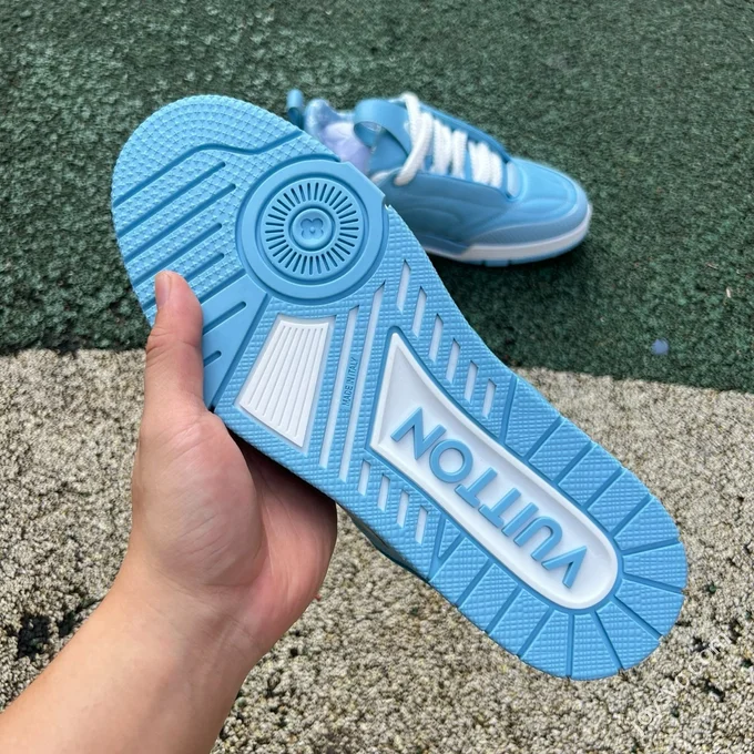 LOUIS VUITTON Skate LV Sneakers Blue