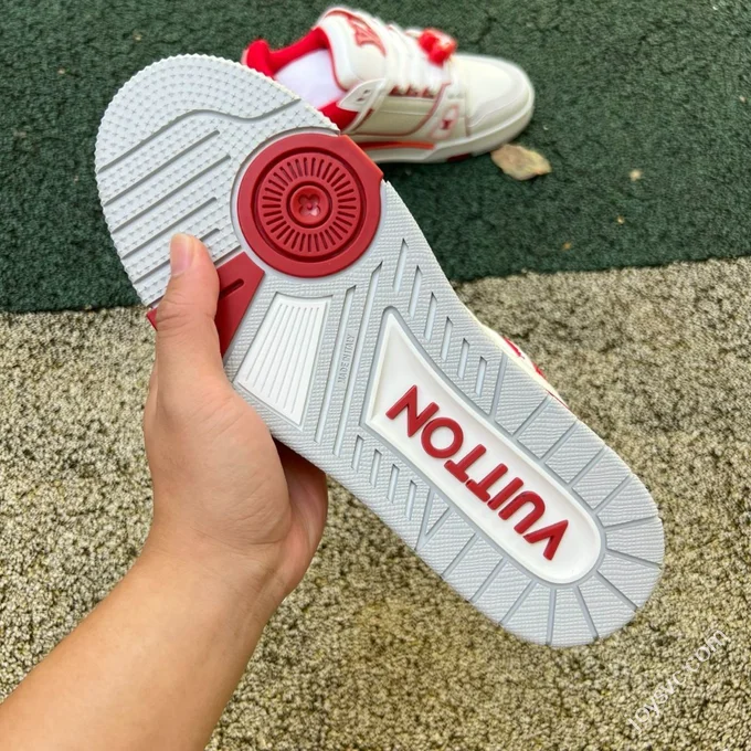 LOUIS VUITTON Trainer LV White Red