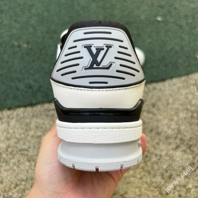 LOUIS VUITTON Trainer LV White Black